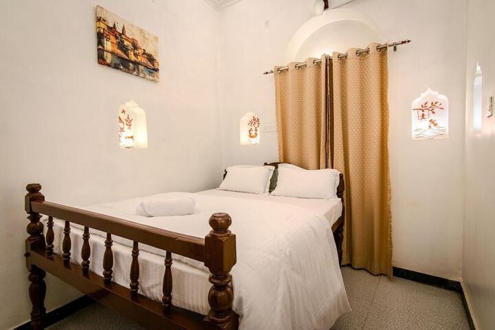 Room 2 of 44