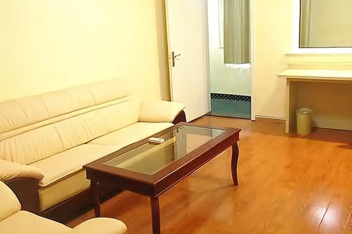 Room 6 of 10