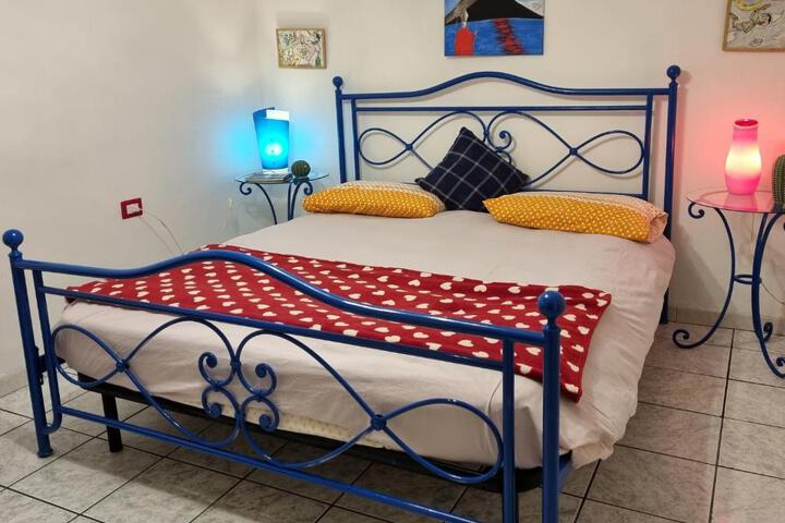 Room 5 of 9
