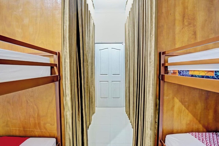 Room 12 of 32