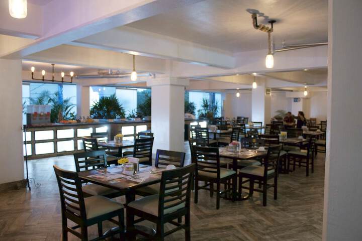 Dining 27 of 41
