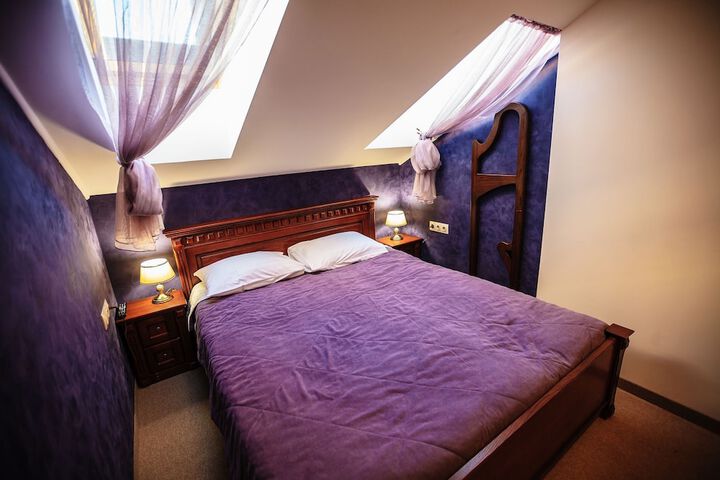 Room 10 of 53