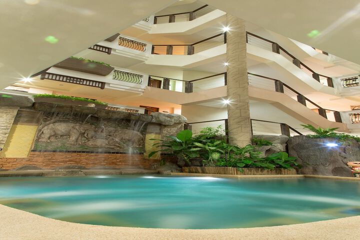 Pools & Facilities