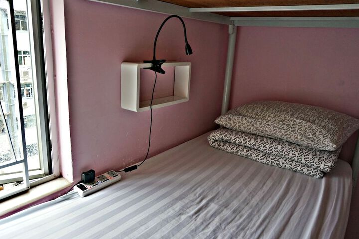 Room 17 of 33