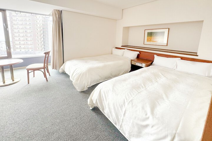 Room 6 of 17