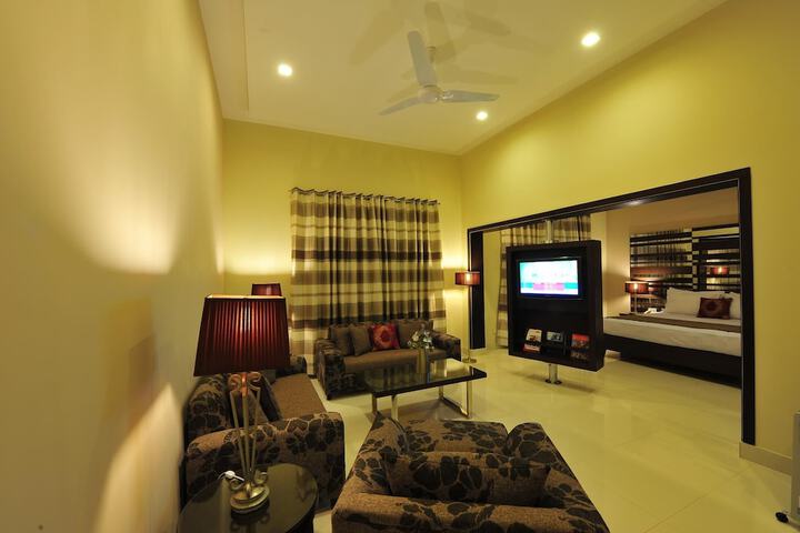 Room 5 of 17
