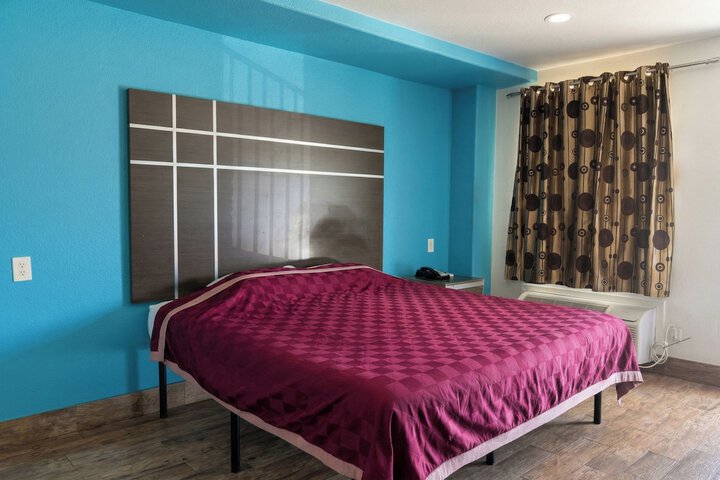 Room 6 of 15