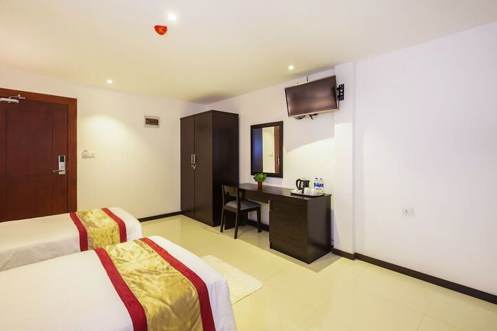 Room 12 of 28