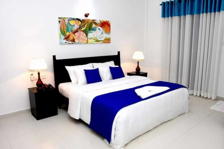 Room 10 of 24