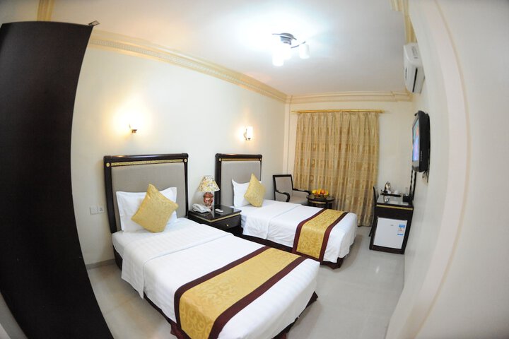 Room 27 of 39