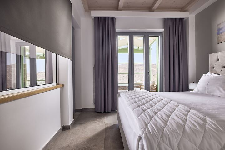 Room 21 of 102