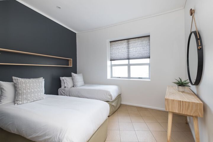 Room 2 of 99