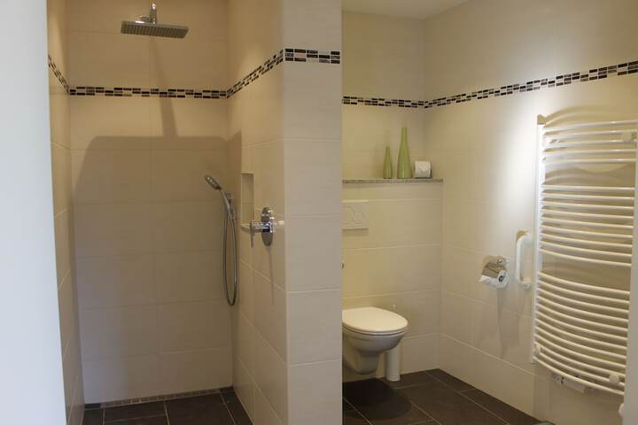 Room 16 of 46