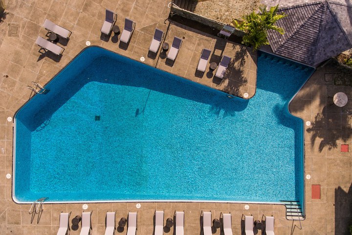Pool 32 of 70