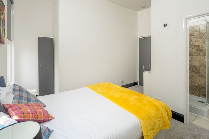 Room 26 of 38