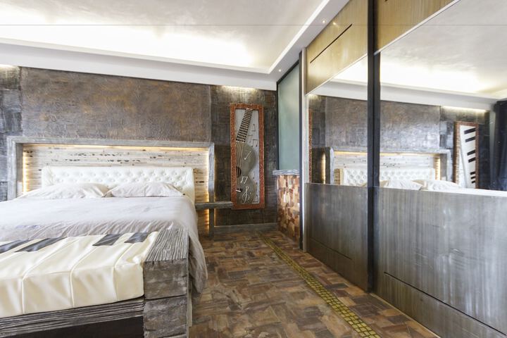 Room 10 of 231
