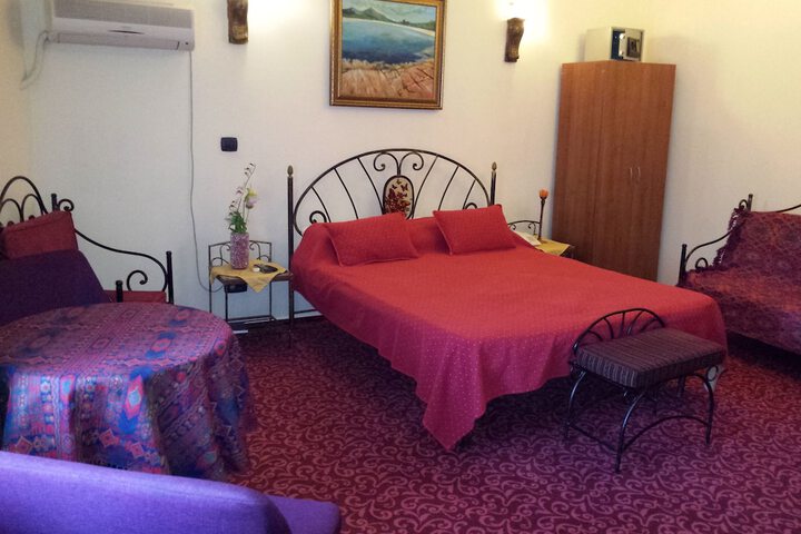 Room 4 of 39