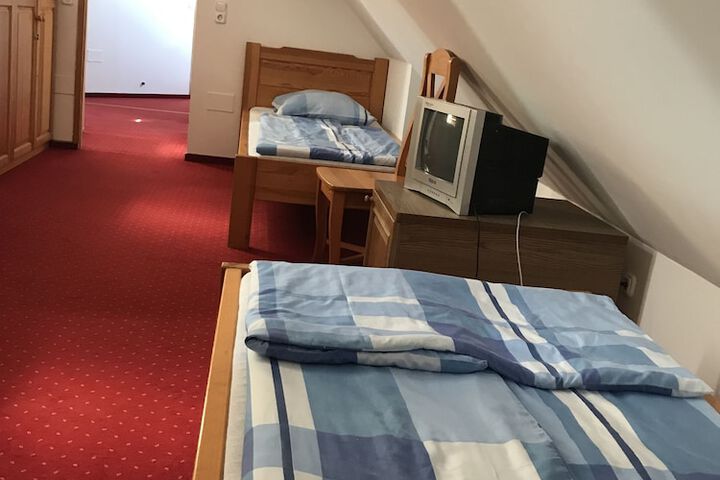 Room 16 of 19