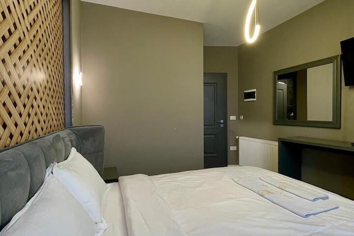 Room 7 of 42