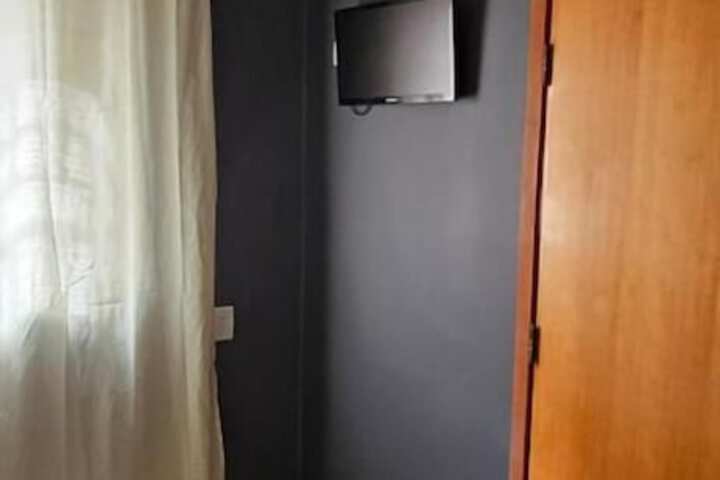Room 7 of 10