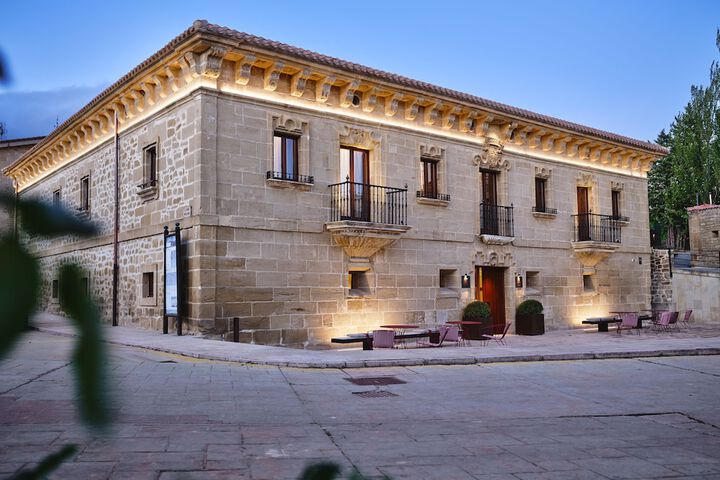 Exterior of Hotel Palacio de Samaniego