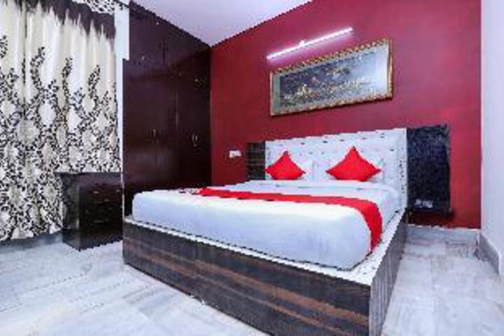 Room 13 of 20
