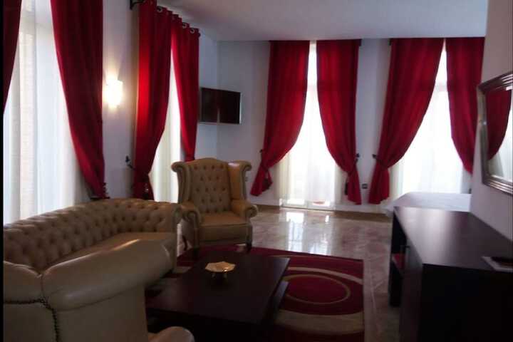 Room 7 of 13