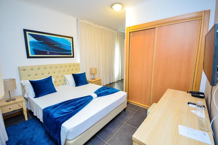Room 9 of 34