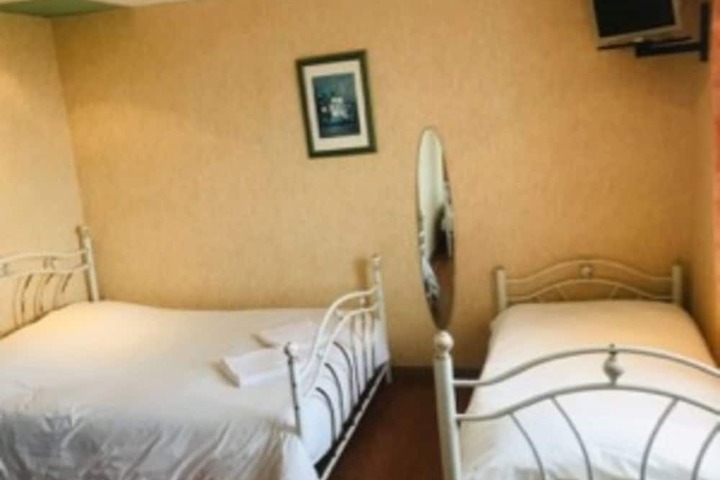Room 6 of 40