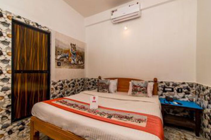 Room 6 of 19