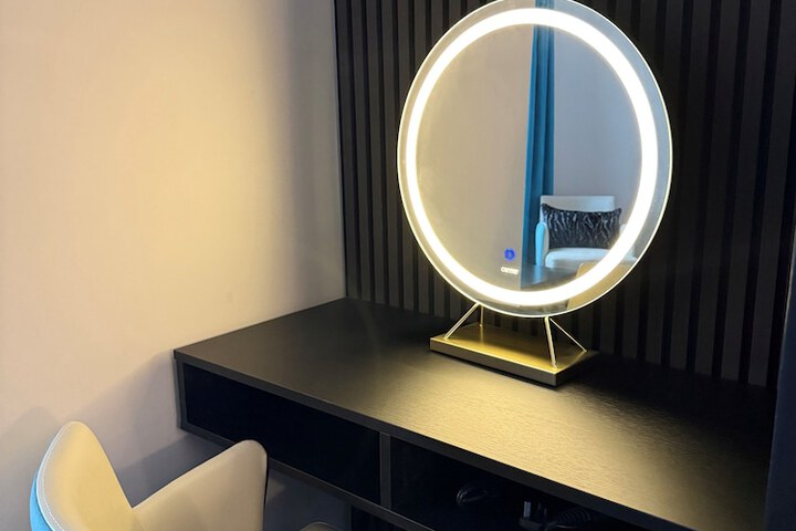 Room 11 of 33