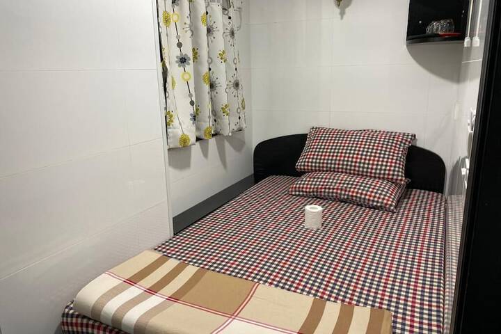 Room 4 of 20