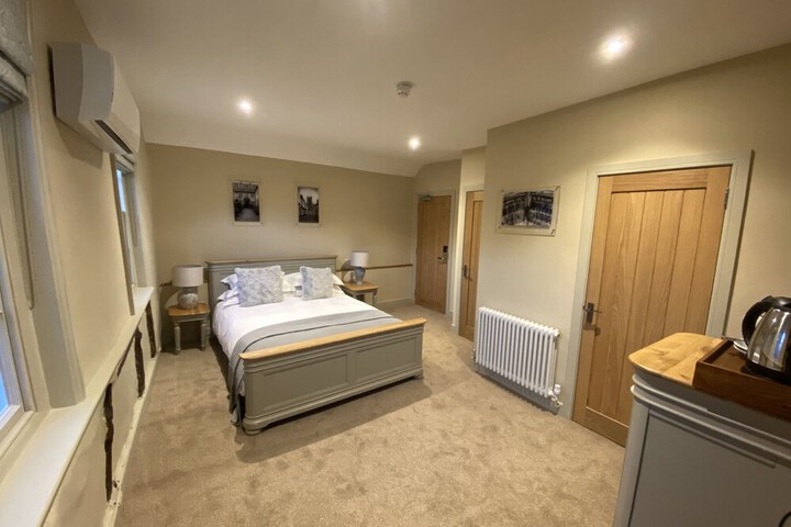 Room 32 of 96