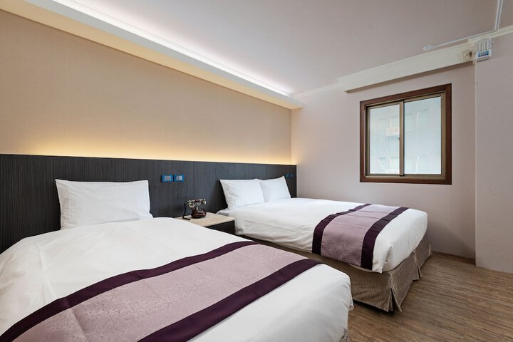 Room 6 of 92