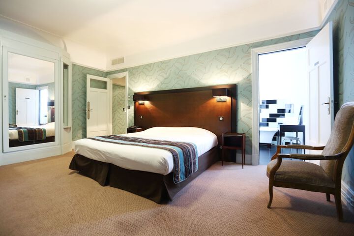 Room 28 of 79