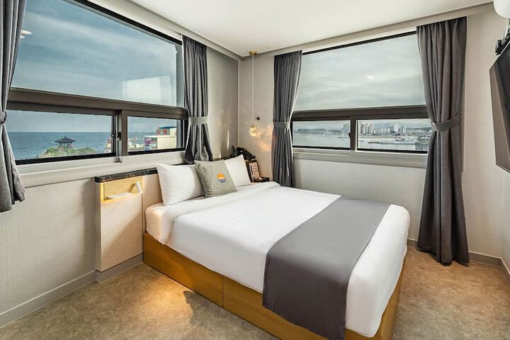 Room 52 of 139