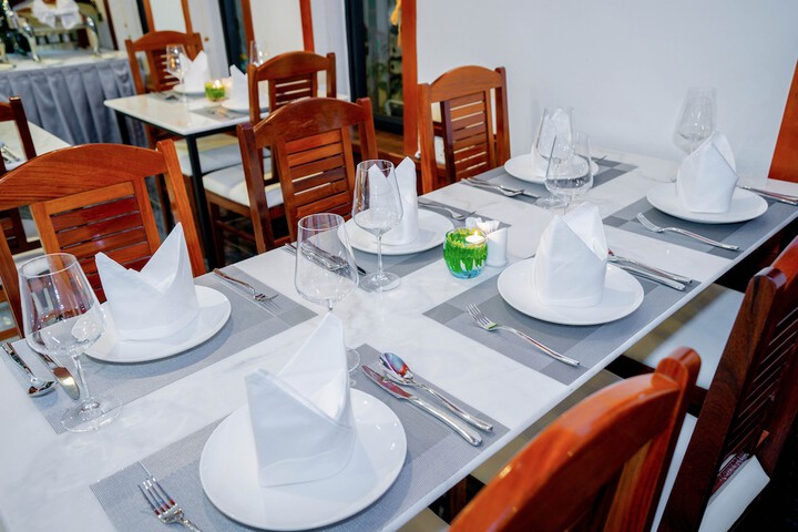 Dining 62 of 88