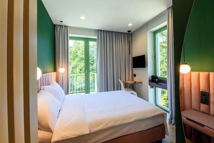 Room 6 of 20