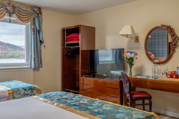 Room 32 of 98
