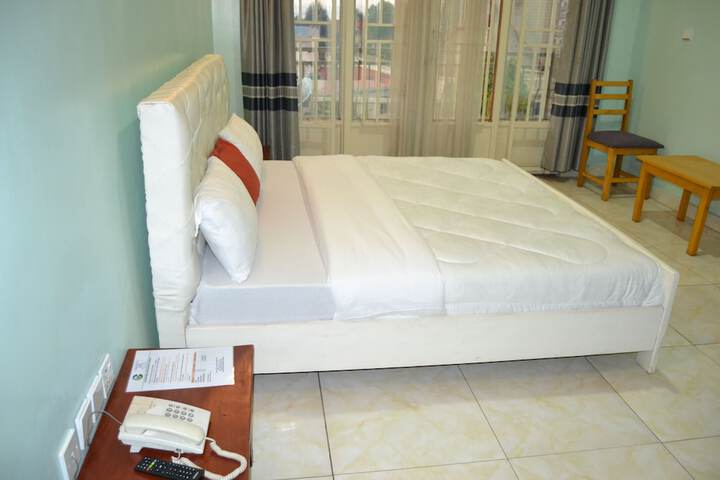 Room 13 of 32