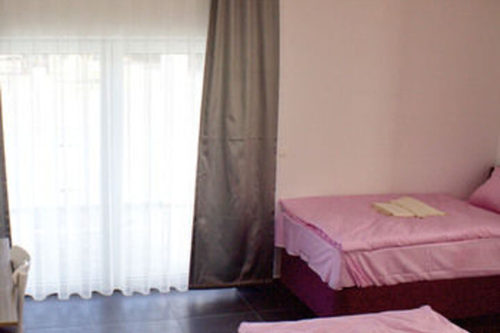 Room 7 of 11