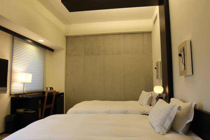 Room 4 of 110