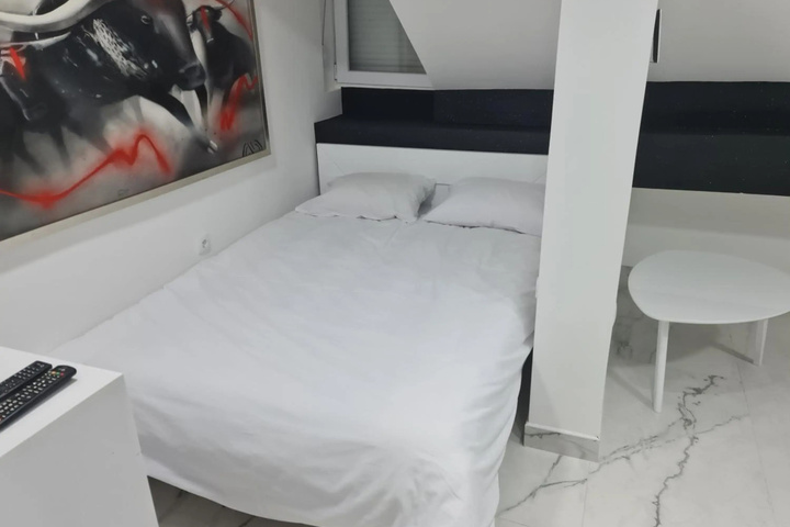 Room 3 of 21