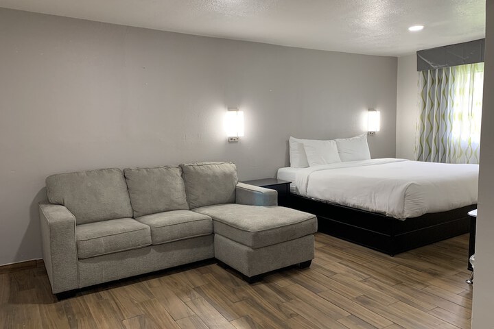 Room 6 of 24