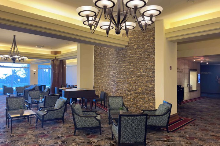Entrance & Lobby