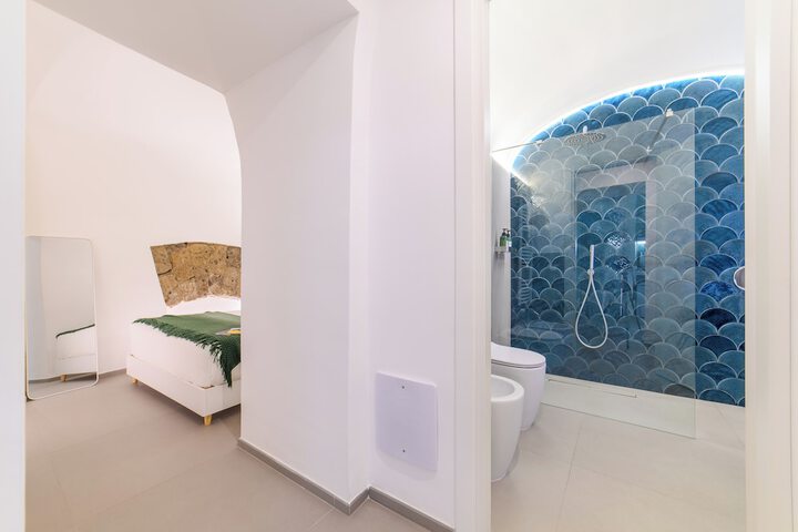 Room 8 of 33
