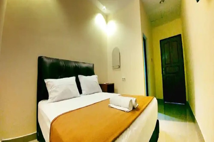 Room 5 of 11