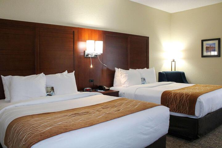 1 King Bed (4 of 4)