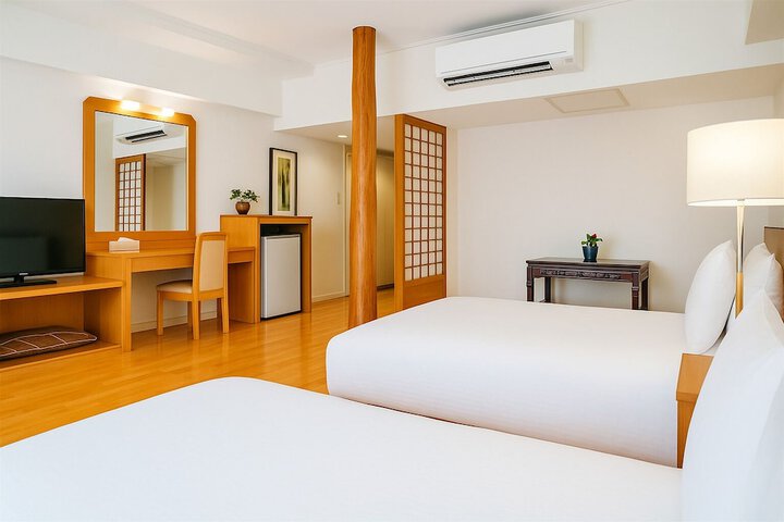 Room 25 of 82