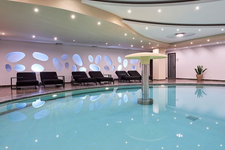 Pool 51 of 125